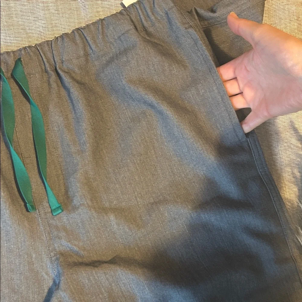 Figs Men's Graphite scrub pants